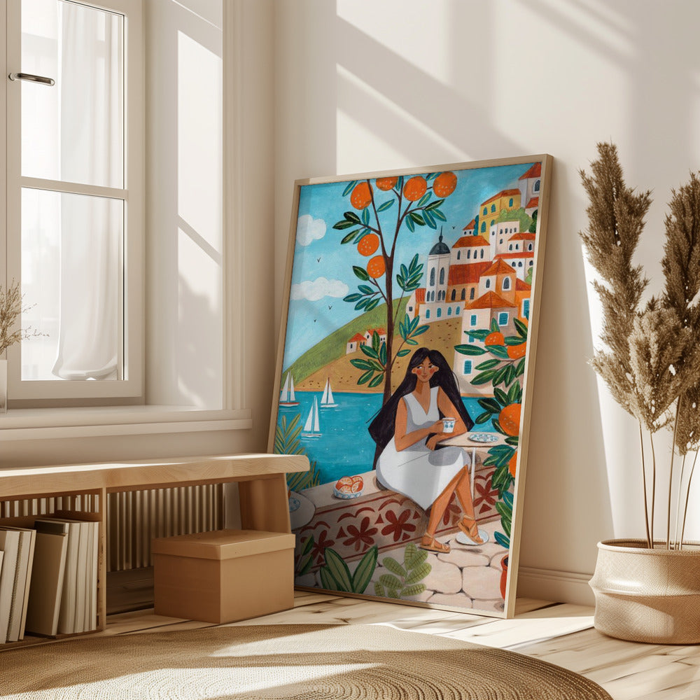 Mittelmeerfrau auf Terrasse mit Orangen und Meer