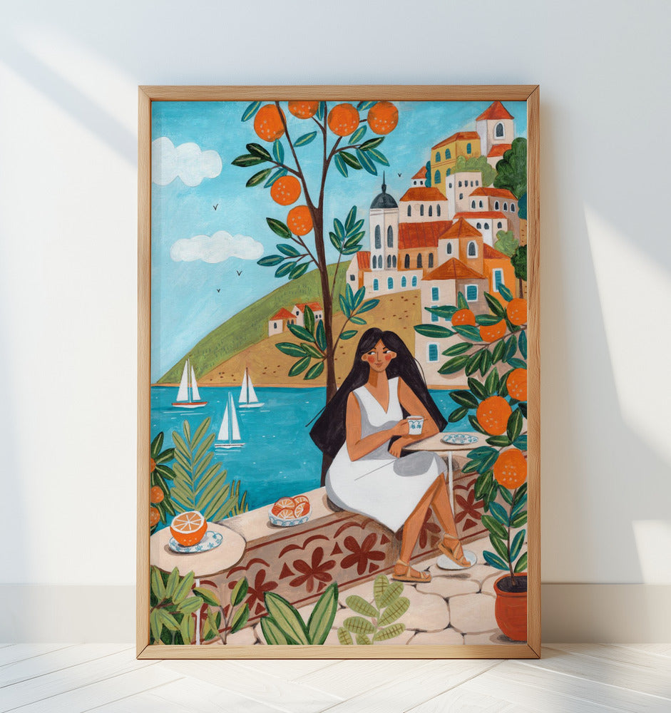 Mittelmeerfrau auf Terrasse mit Orangen und Meer