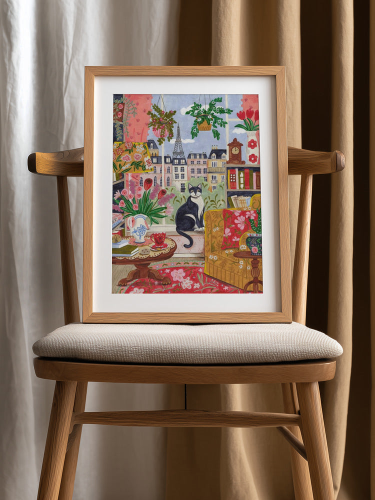 Pariser Fensterinterieur mit Katze und Blick auf den Eiffelturm
