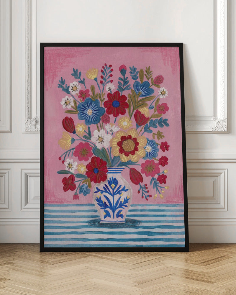 Delftblaue Blumenvase mit bunten Wildblumen
